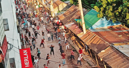 সরাইলে বিএনপির মিছিলে দুই যুবকের বাকবিতণ্ডার জেরে দুই গ্রামের সংঘর্ষ : আহত ৪০