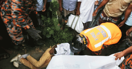 হাতীবান্ধায় বাসচাপায় স্কুলছাত্রের মর্মান্তিক মৃত্যু