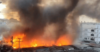 গাজীপুরের কাঁচাবাজারে অগ্নিকাণ্ডে অর্ধশতাধিক দোকান পুড়ে ছাই