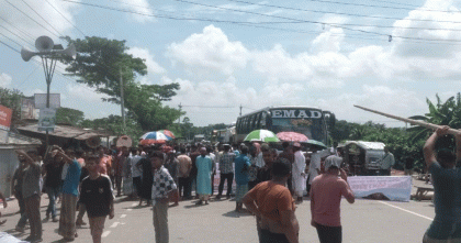 সংসদীয় আসনের সীমানা পুনর্বিন্যাসের দাবিতে ভাঙ্গায় মহাসড়ক অবরোধ