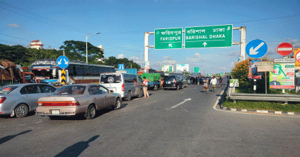 তিন ঘণ্টা পর ঢাকা-বরিশাল ও খুলনা রুটে যান চলাচল শুরু