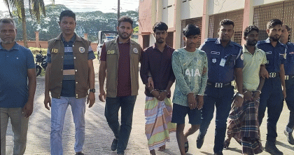 কলাপাড়ায় সংঘবদ্ধ ডাকাতি ও প্রবাসী গৃহবধূ নির্যাতন মামলায় তিনজন গ্রেপ্তার