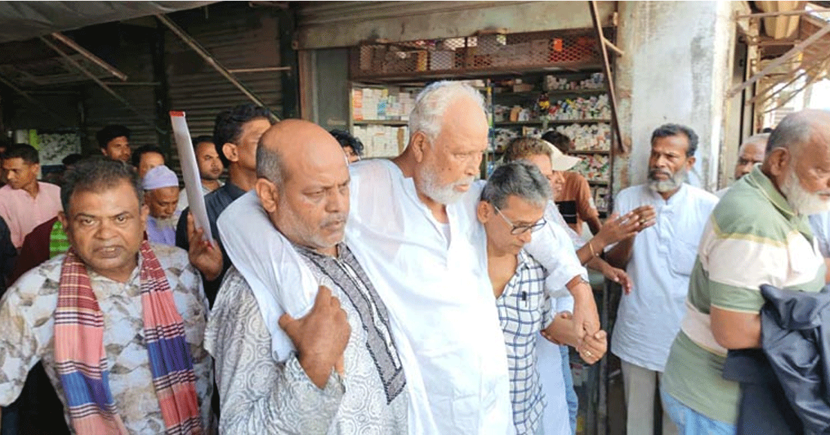 দলের সভায় চেয়ার থেকে ঢলে পড়লেন কাদের সিদ্দিকী