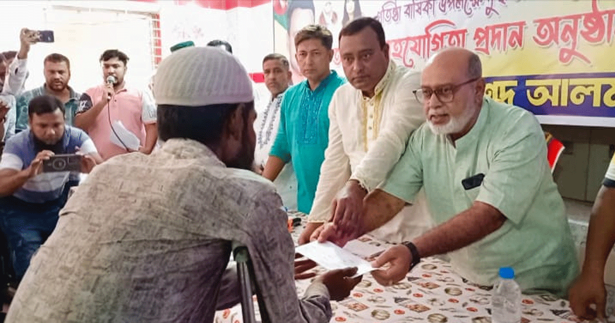 সাভারে বিএনপির প্রতিষ্ঠাবার্ষিকীতে অসহায়দের চিকিৎসা সহায়তা দিলেন লায়ন খোরশেদ আলম