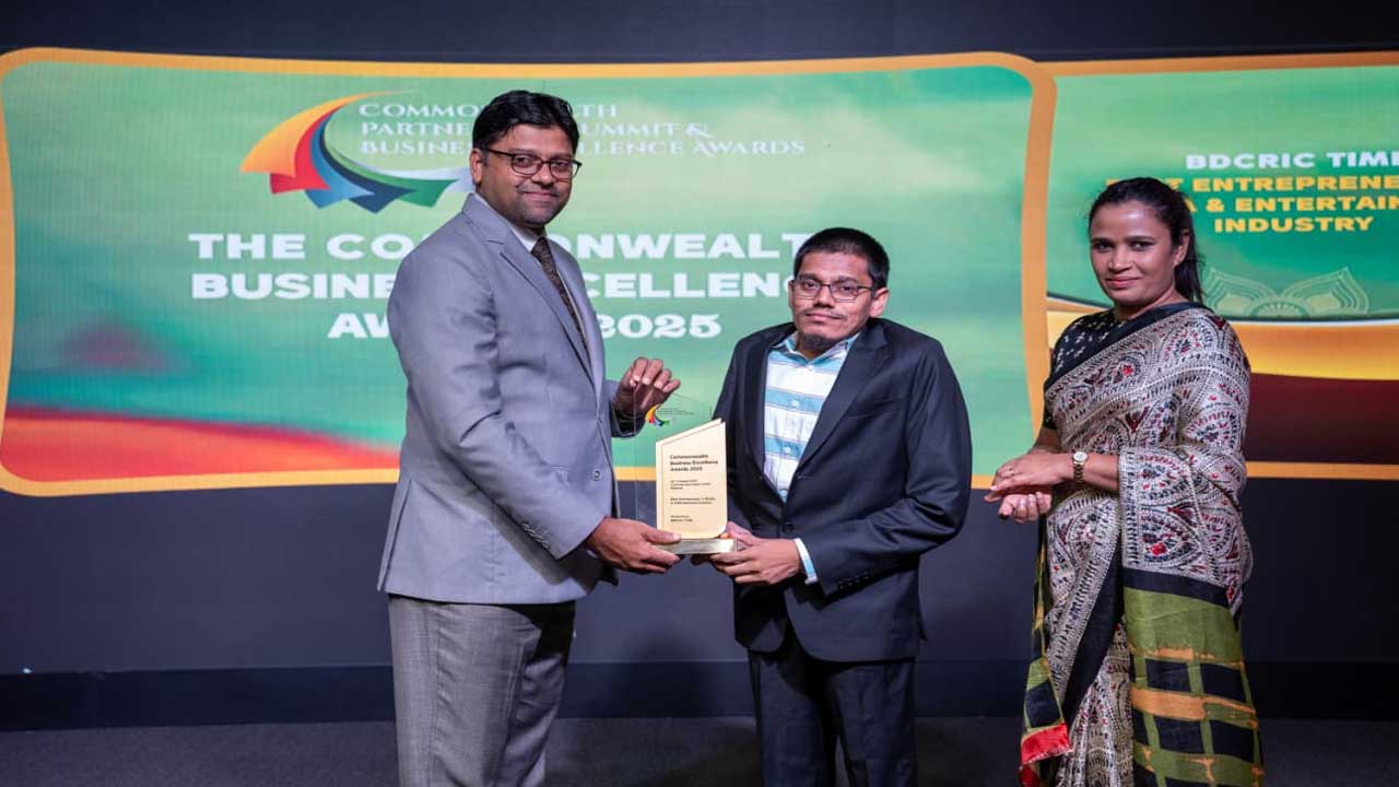 ক্রীড়া সাংবাদিকতায় আন্তর্জাতিক মঞ্চে সেরা উদ্যোক্তার স্বীকৃতি পেলেন জাবেদ আলী