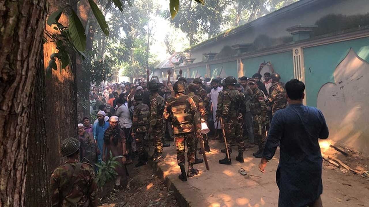 ‘নুরাল পাগলা’র দরবারে হামলার ঘটনায় একজন নিহত