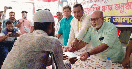 সাভারে বিএনপির প্রতিষ্ঠাবার্ষিকীতে অসহায়দের চিকিৎসা সহায়তা দিলেন লায়ন খোরশেদ আলম