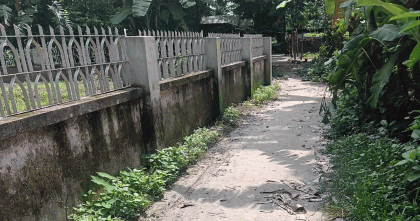 মাদারীপুরে কবরস্থানের মাটি ভরাটের টাকা আত্মসাতের অভিযোগ ইউপি সদস্যের বিরুদ্ধে 