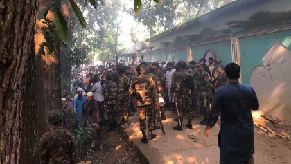 ‘নুরাল পাগলা’র দরবারে হামলার ঘটনায় একজন নিহত