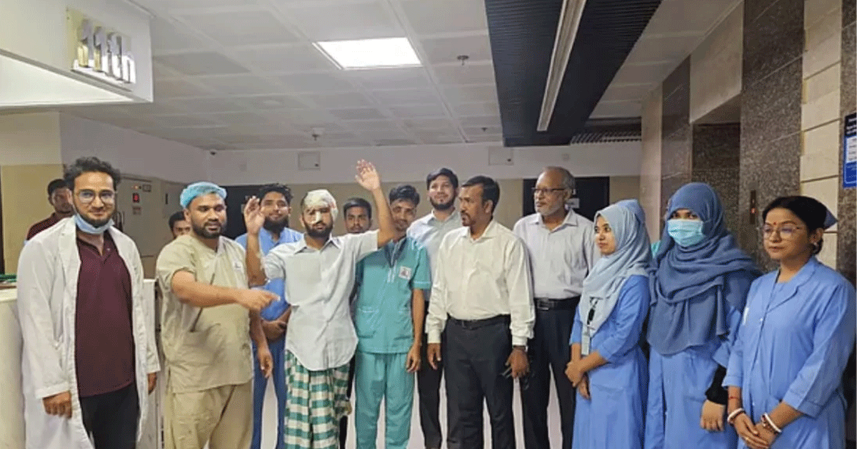 চবিতে সংঘর্ষ, আহত মামুনকে জোর করে হাঁটানোর অভিযোগ