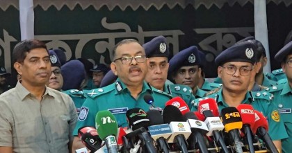 ডাকসু নির্বাচনে নিরাপত্তায় দুই হাজারের বেশি পুলিশ, সোয়াত টিম, ডগ স্কোয়াড প্রস্তুত: ডিএমপি
কমিশনার