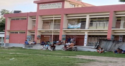 ছাত্রীদের যৌন হয়রানি,প্রধান শিক্ষককে গণধোলাই