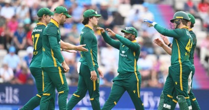 বিশ্বরেকর্ড ব্যবধানে হারের পর শাস্তিও পেল দক্ষিণ আফ্রিকা