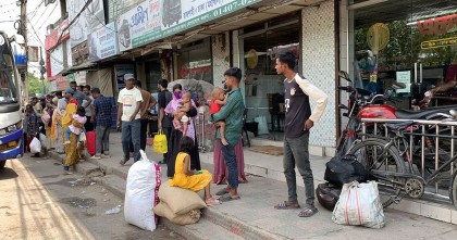 বেতন বৃদ্ধির দাবিতে রাজশাহী থেকে ঢাকাগামী বাস চলাচল বন্ধ, চরম ভোগান্তিতে যাত্রীরা