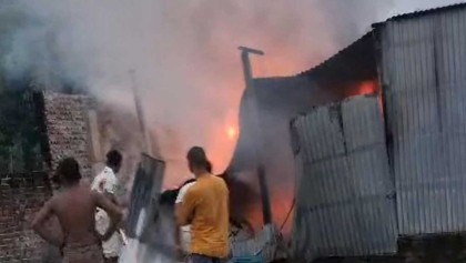 সিরাজগঞ্জে চাঁদা না দেয়ায় রাইস মিলে অগ্নিসংযোগ