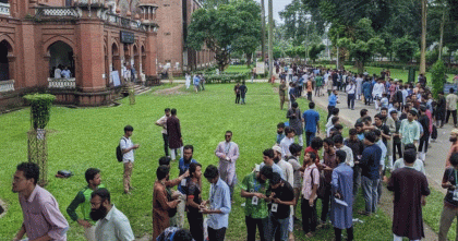 ভুল করে দেয়া হলো পূরণ করা ব্যালট; পোলিং অফিসার প্রত্যাহার