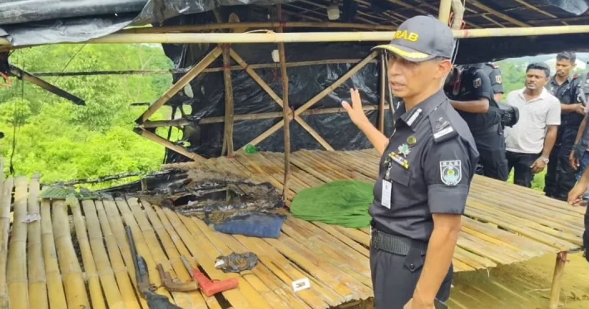 মহেশখালীতে যৌথ অভিযান, বিপুল অস্ত্র ও গুলি উদ্ধার