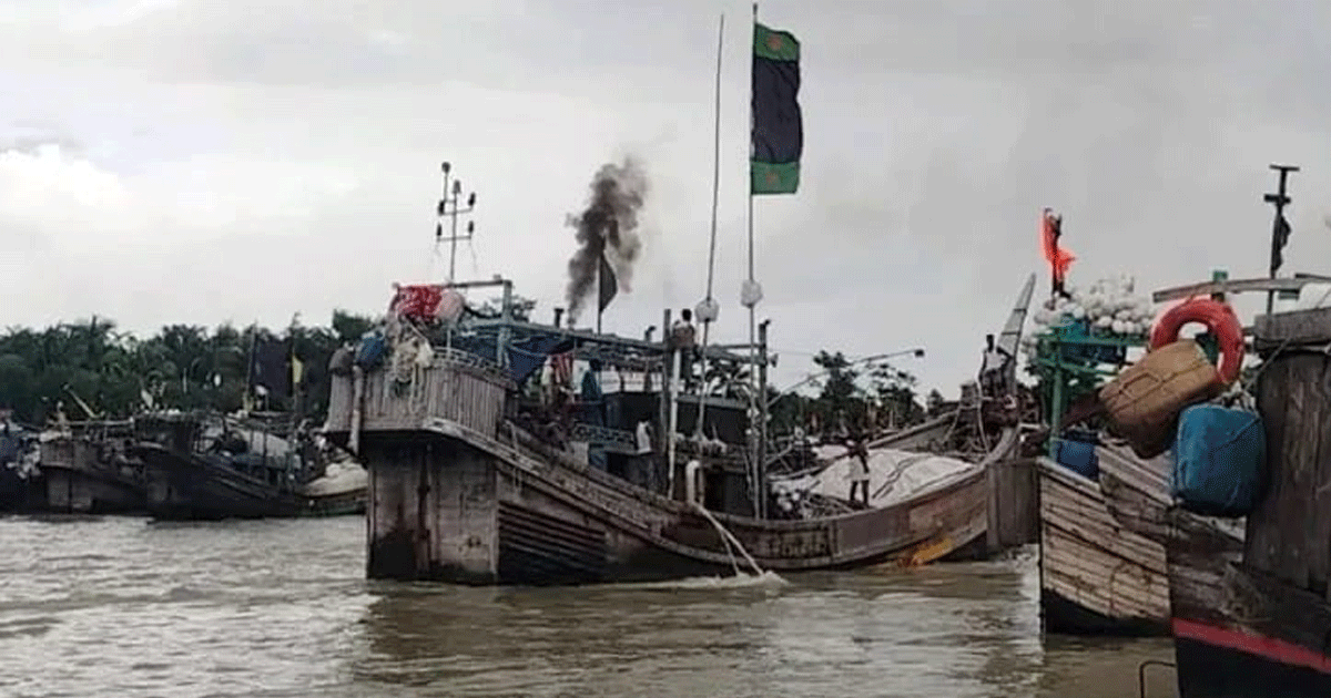 মাছধরা ট্রলারে গ্যাস সিলিন্ডার বিস্ফোরণ, অগ্নিদগ্ধ তিন
