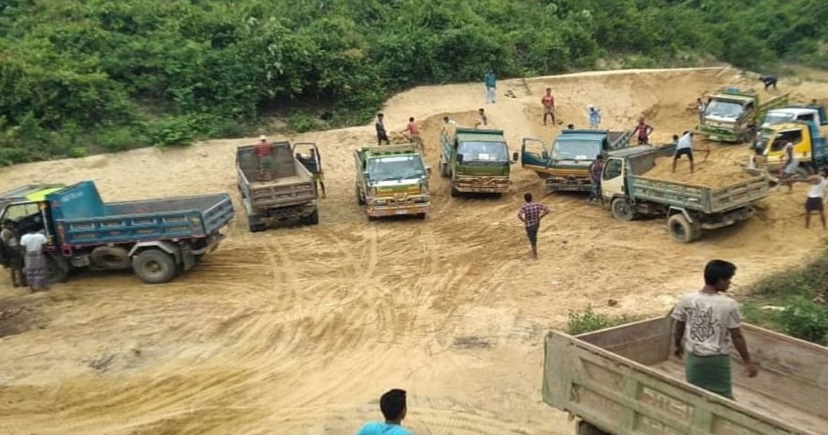 বনভূমি লুটের মহোৎসব ;  ডাম্পারপ্রতি নেয়া হচ্ছে চাঁদা