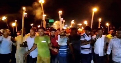 রুমিন ফারহানার বিরুদ্ধে মশাল মিছিল