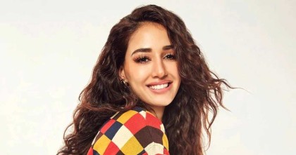 এবার অভিনেত্রী দিশার বাড়িতে গোলাগুলি