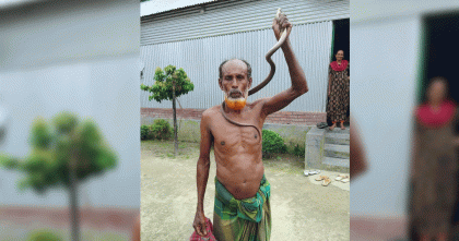 সাপের দংশনে ওঝার মৃত্যু, চিকিৎসকদের দায়ী করছেন স্বজনরা