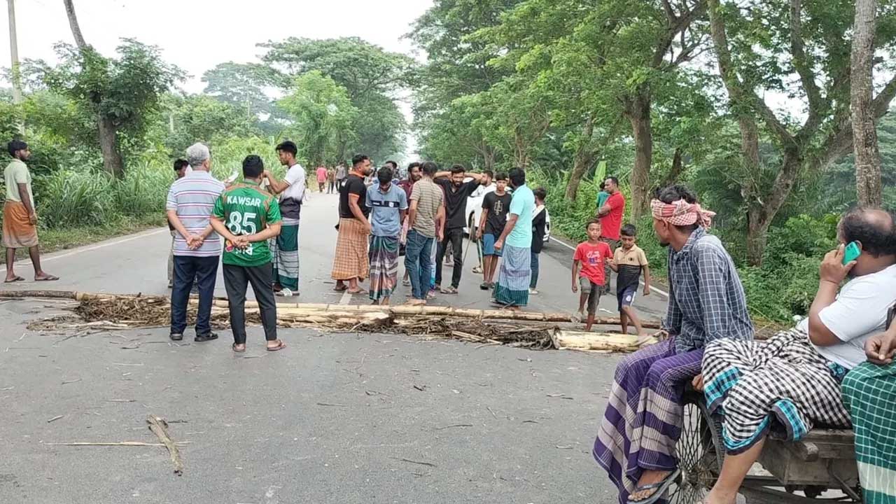 সীমানা পুনর্বিন্যাসের প্রতিবাদে ভাঙ্গায় টানা তিন দিনের সড়ক-রেলপথ অবরোধ