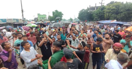 পাবনা-১ আসনের সংসদীয় আসন পুনর্বহাল দাবিতে সকাল-সন্ধা হরতাল চলছে