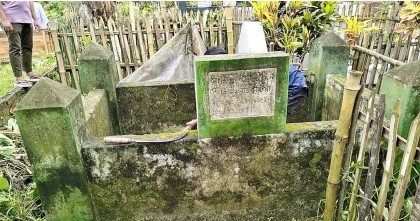 কুষ্টিয়ায় ফরিদা পারভীনকে মা-বাবার কবরে দাফন