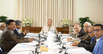 রাজনৈতিক দলগুলোর সাথে ঐকমত্য কমিশনের বৈঠকে প্রধান উপদেষ্টা