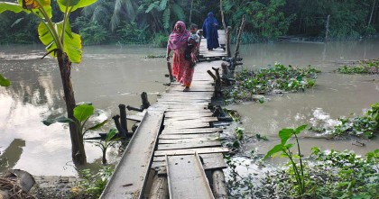 একটি ব্রিজই রক্ষা করতে পারে দুটি গ্রামের শতাধিক শিশুর জীবন 