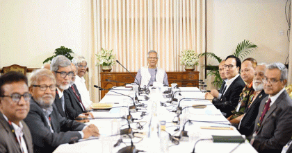 নির্ধারিত ছয় মাসের আগেই নতুন বেতন কাঠামো চূড়ান্ত হবে: প্রধান উপদেষ্টাকে কমিশন চেয়ারম্যান