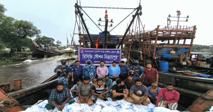 পটুয়াখালীর মহিপুরে দুই ট্রলিং বোট ও বেহুন্দী জালসহ ১২ জেলে আটক