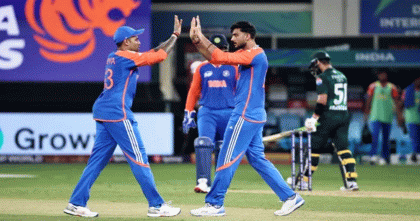 পাকিস্তানের ব্যাটিং বিপর্যয়, আফ্রিদির শেষ মুহূর্তের লড়াইয়ে ১২৮ রানের টার্গেট