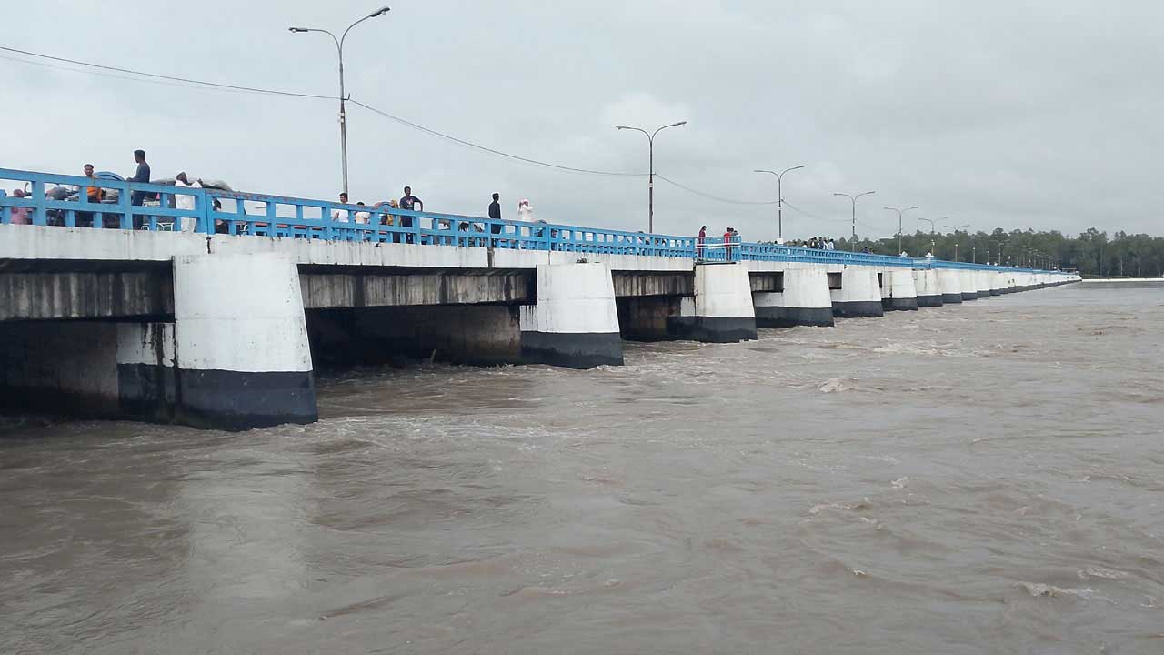 বিপৎসীমা ছুঁই ছুঁই তিস্তার পানি