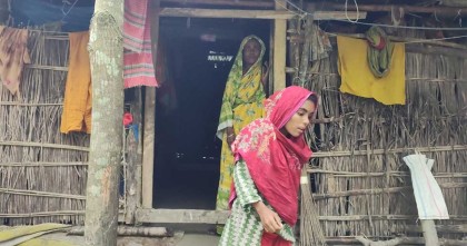 এক পরিবারের তিন জনই প্রতিবন্ধী, পূণর্বাসনের দাবি বিত্তবানদের প্রতি 