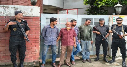 আগারগাঁও পাসপোর্ট অফিসে দালাল ধরতে র‌্যাবের অভিযান