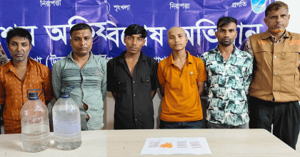 আশুলিয়ায় ইয়াবা ও চোলাই মদসহ গ্রেপ্তার পাঁচ