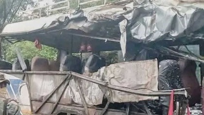 বিয়ের বাস নদীতে পড়ে নিহত ১৯