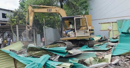 বাংলা এডিশনে সংবাদ প্রকাশের পর মাদকসেবীদের আখড়ায় পরিণত হওয়া বিদ্যালয় ভেঙে দিলো যৌথবাহিনী