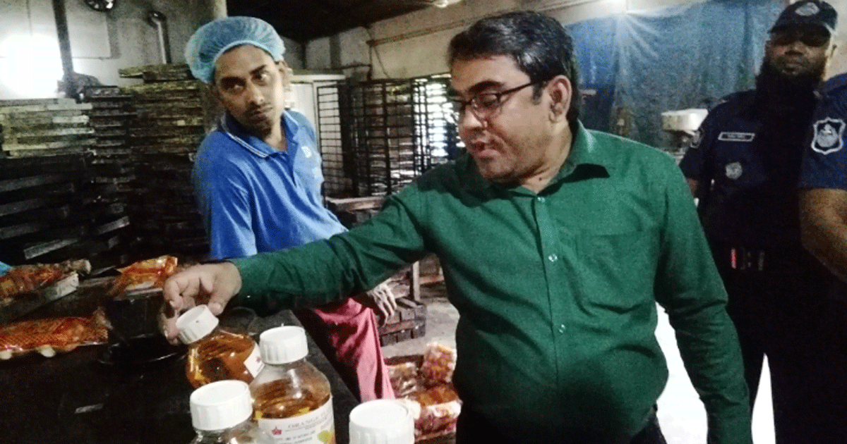 চুয়াডাঙ্গায় ভোক্তা-অধিকারের অভিযানে বেকারি প্রতিষ্ঠানকে জরিমানা