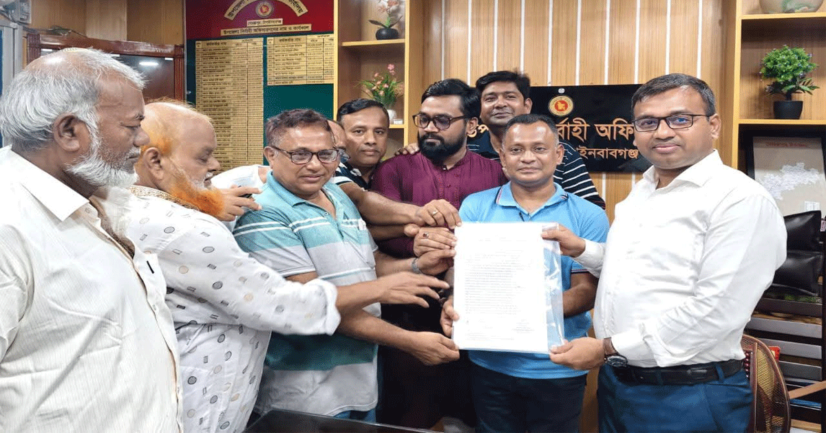 চাঁপাইনবাবগঞ্জের গোমস্তাপুরে অসামাজিক কার্যকলাপ বন্ধের দাবিতে মানববন্ধন ও স্মারকলিপি প্রদান