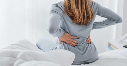 সকালে ঘুম ভাঙতেই কোমর ব্যথা? জানুন সহজ সমাধান