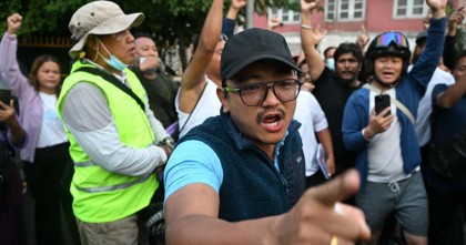 রাজনীতিবিদদের প্রতি ক্ষোভে রাস্তায় নামে নেপালের তরুণরা