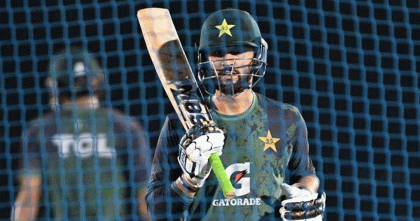 টস হেরে ব্যাটিংয়ে পাকিস্তান, ক্ষমা চাইলেন পাইক্রফট