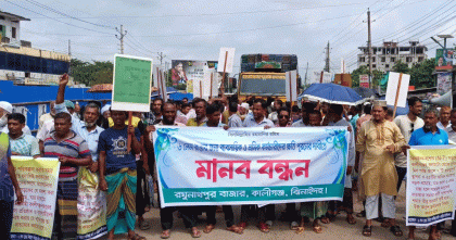 ঝিনাইদহ-যশোর মহাসড়কে ন্যায্যমুল্যের দাবিতে সড়ক অবরোধ