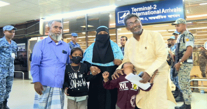 দেশে ফিরলেন দুই সন্তানসহ ভারতে আটক থাকা নারী