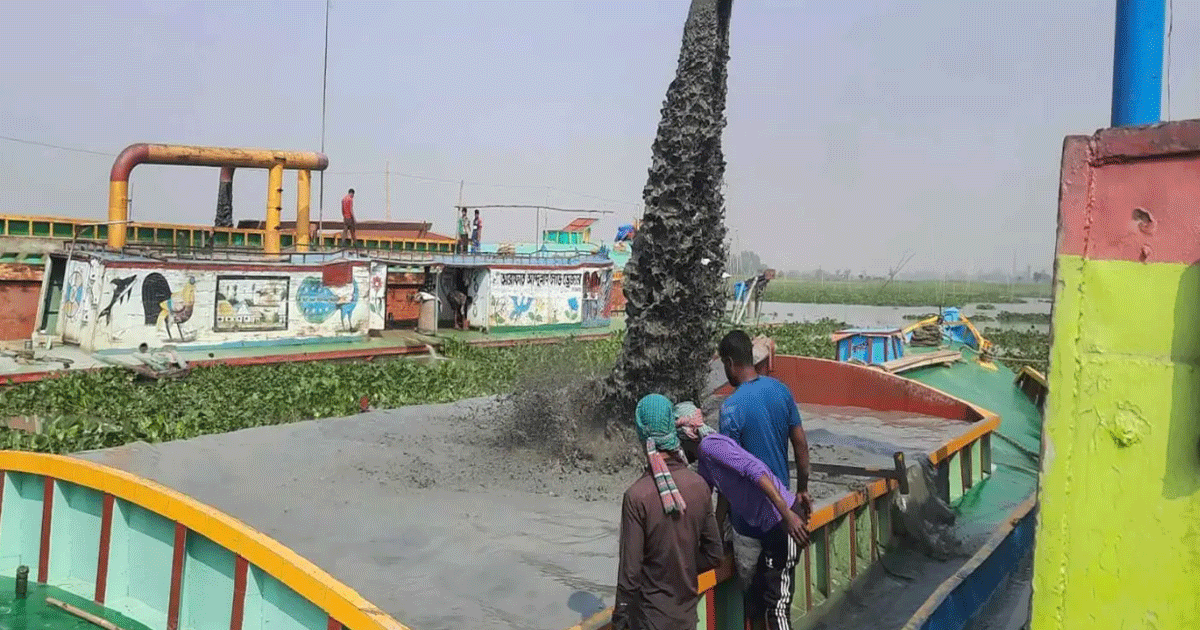 আশুগঞ্জের মেঘনা থেকে বালু উত্তোলন; রিভারক্রসিং টাওয়ারসহ শতবর্ষী চর হুমকিতে