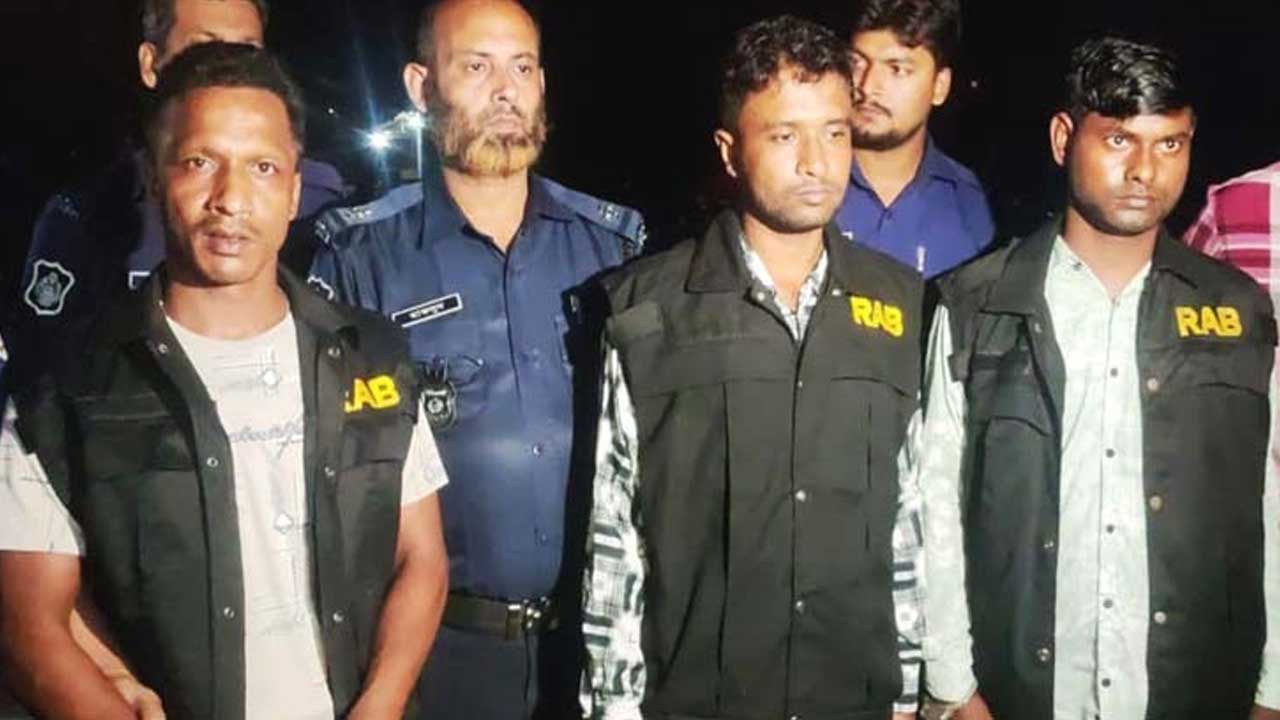 বরিশালে র‌্যাব পরিচয়ে ছিনতাই: শ্রমিক দল নেতাসহ  গ্রেপ্তার তিন