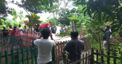 হত্যার অভিযোগে দাফনের দেড় মাস পর ঠিকাদারের লাশ কবর থেকে উত্তোলন